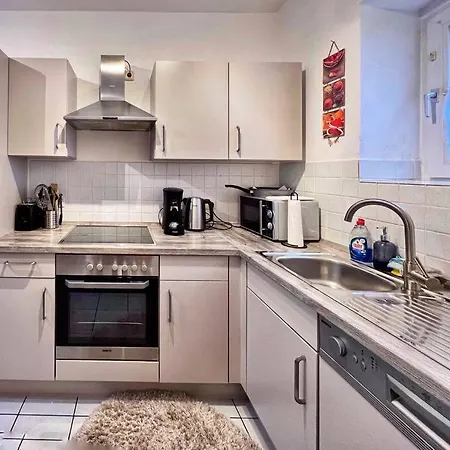Reihenhaus Mit Garten Apartmán *